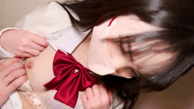 身高138cm 經驗0人 有名藝人身兼多職。無法掩飾困惑，第一次看到的成人雞巴。在禁則級的小小身體上，以過去最高金額實現的衝擊性大量中出